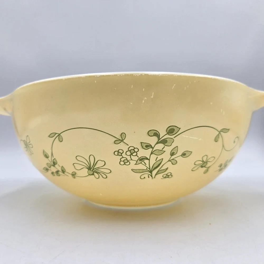 Vtg. Pyrex Shenandoah Cinderella Yellow & Green Nesting 2.5L Mixing Bowl #443